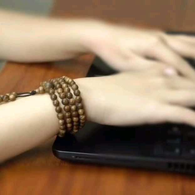 Vòng tay trầm hương 108 hạt Phụ Kiện 0