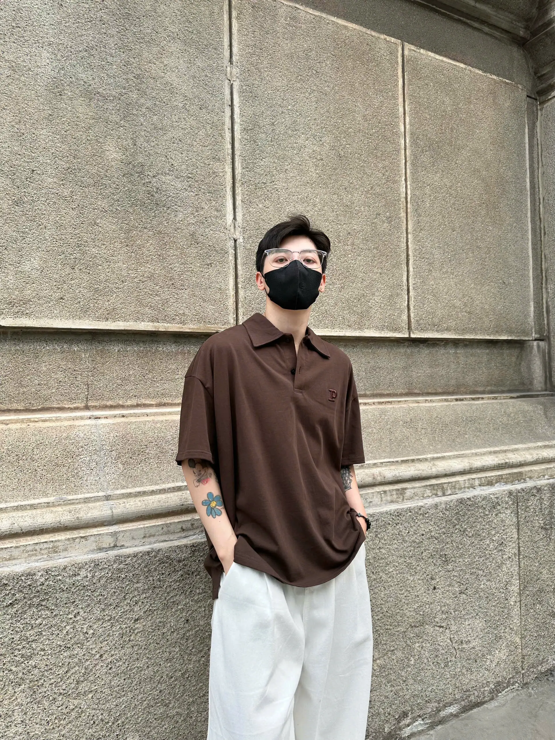 Polo nâu thêu P form rộng Hàn Quốc PINGUYEN
