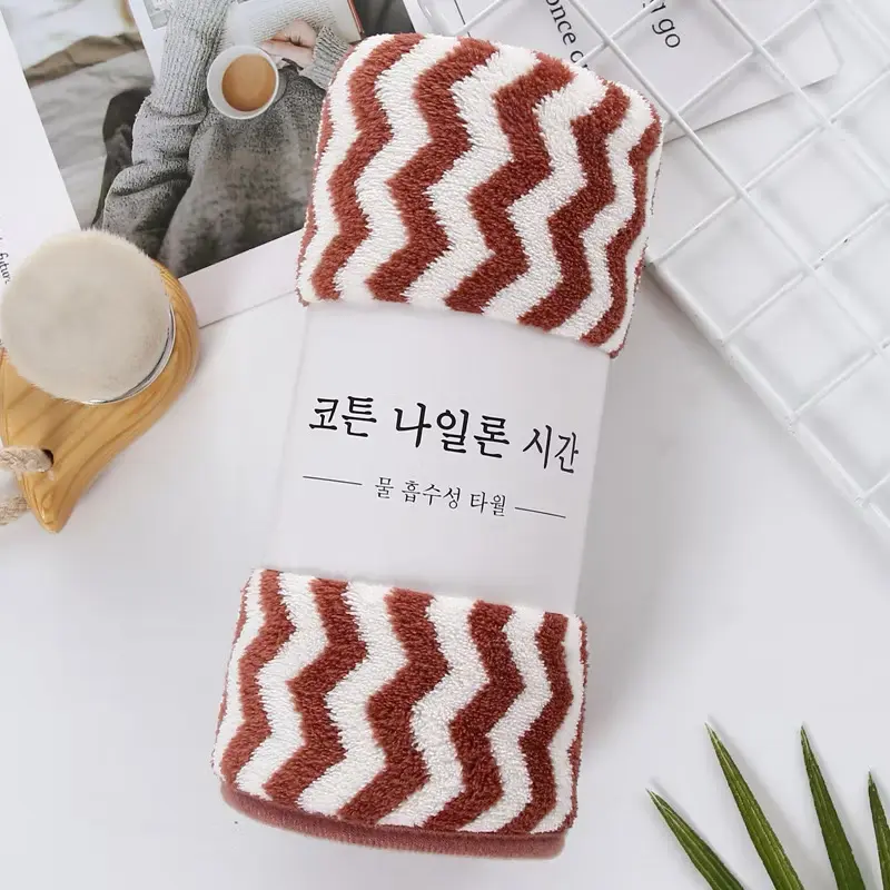 Product Introduction of ￼Khăn mặt lông cừu xuất Hàn vân kẻ sọc 30x50cm 2