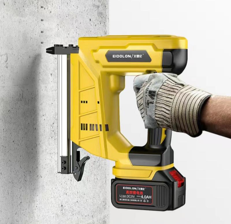 Máy bắn đinh ST18 xài pin 18v chân pin Makita  , làm điện nhà máy  bắn