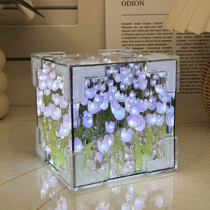 Bộ đèn ngủ tự làm, Thiết kế hoa tulip, Thủ công gương khối lập phương 3D, với hiệu ứng Vườn hoa nở, Trang trí phòng ngủ lãng mạn thủ công, Quà tặng sinh nhật sáng tạo cho bạn gái / Vợ, bao gồm đèn dây LED và lắp ráp câu đố 8