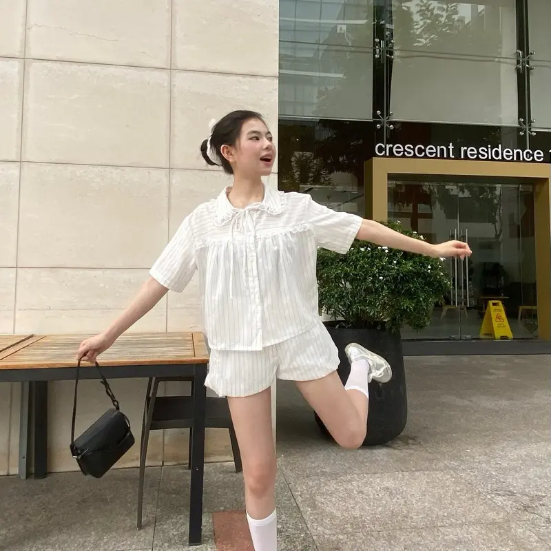 [Tặng kèm vòng handmade]- MILEY- SET ÁO KÈM QUẦN KẺ SỌC ĐÁNG YÊU Nữ Kem