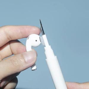 イヤホンクリーニングブラシ3 in 1、ポータブルイヤホンクリーニングペンツール、エアポッド用の多機能イヤホンクリーニングブラシ