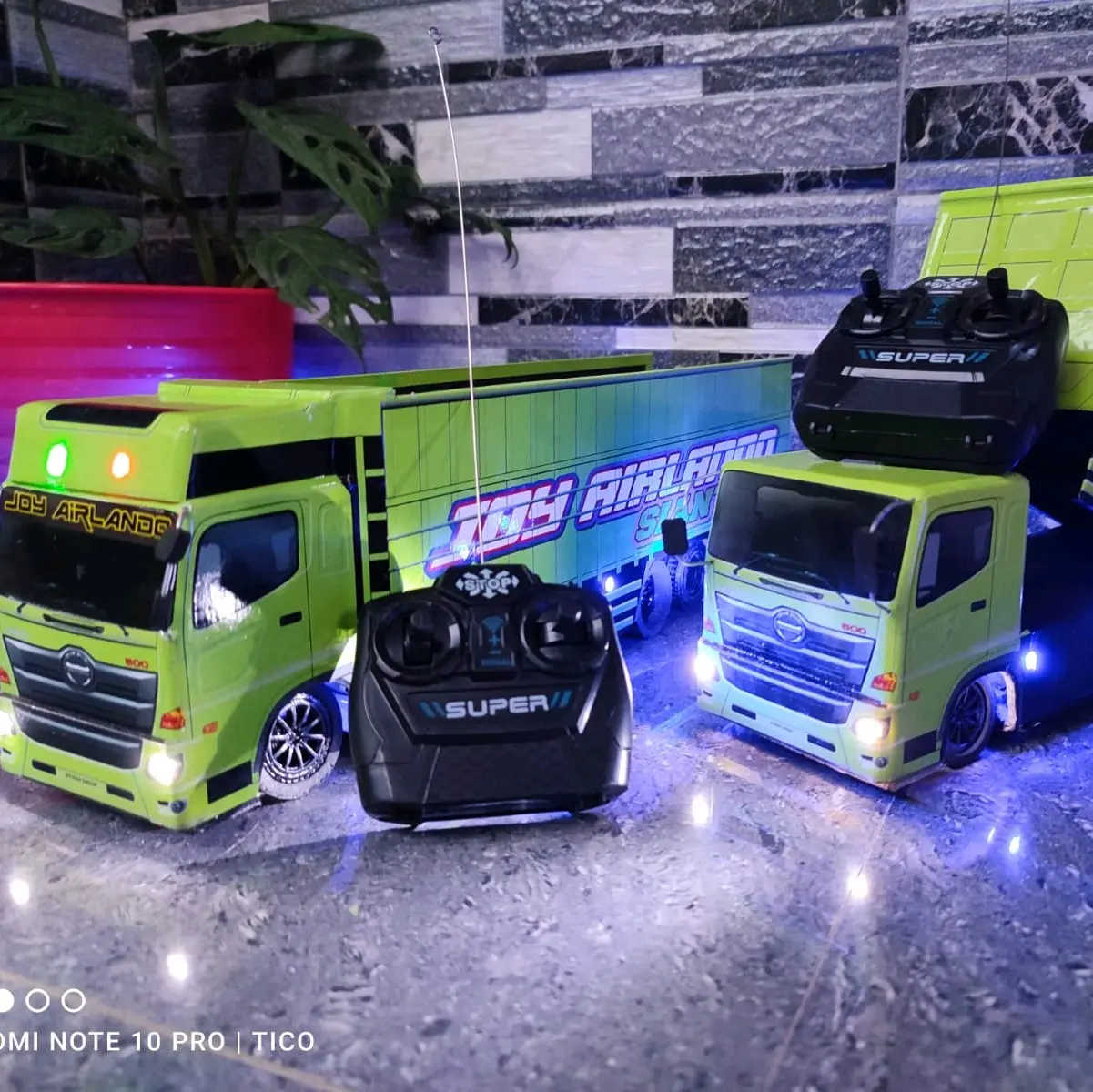 miniatur truk Tronton Hino 500 RC Set Hadiah Cowok Cewek Pendidikan Beraneka warna Game Pengendali Jarak Jauh Elektrik Kado Roda Lampu Control Remote Toys mainan truk Miniatur remot hino 5000 promo Miniatur truk mobil hino 500 remot promo Miniatur dump