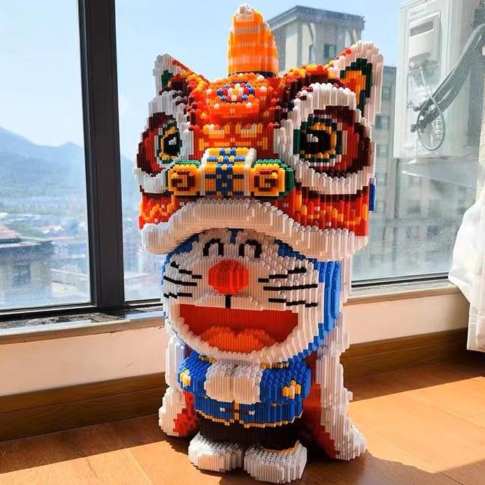  Mô hình lắp ráp Doraemon đầu đội lân cỡ lớn 67cm - Mô hình Mon trang trí trưng bày phòng 
