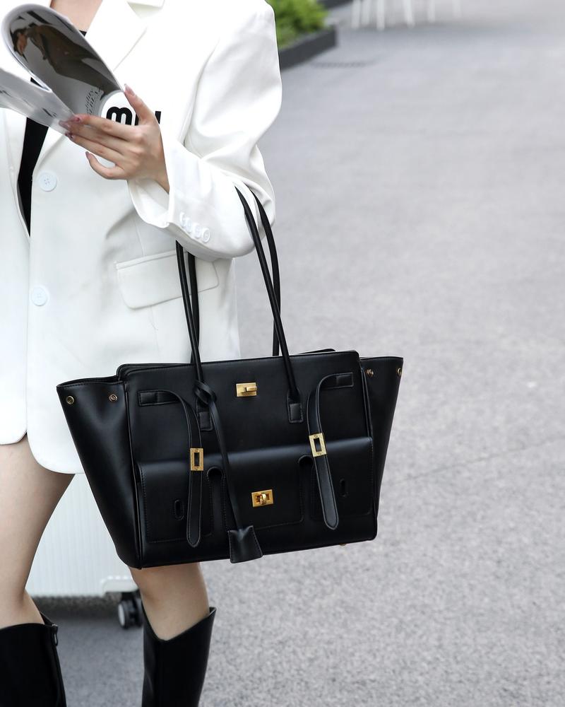 Product Introduction of 2025 New Roden Lock Tote Bag Large Capacity Neutral Motorcycle Wings Style Bag Leather Shoulder Bag Tote Bag 11
