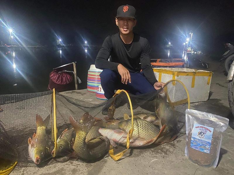 Product Introduction of Cám Chuyên Chép Thế Anh Fishing ( 600g ) bao móm hạng nặng cho anh em câu đài dịch vụ và tự nhiên. Phù hợp với cả chép cũ chép mới . Chép giòn chép thường #cauca #fishing#fish#bigfish#ThếAnhFishing Đi Câu Câu Cá Bắt Cá 40