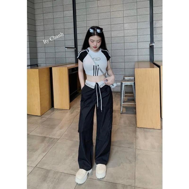 Set áo thun croptop phối viền mix quần suông bẻ lai chữ cùng tone sáng da, xinh xắn Nữ Top Women 2