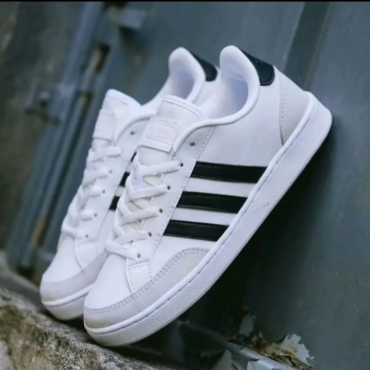 Sepatu tenis ads Grand court Se black white varian warna bahan Leather