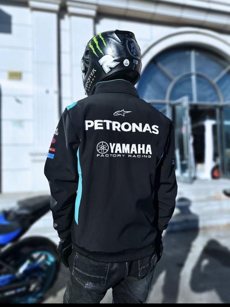 Product Introduction of Áo khoác PETRONAS 2 lớp dày dặn in ấn chất lượng thể thao 4