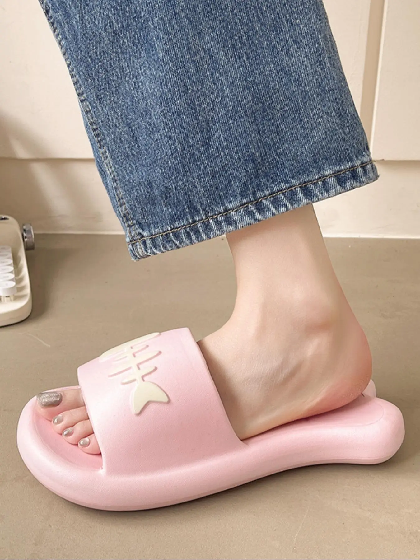 Women's Cute Cartoon Fish Design Slides, Casual Comfortable Breathable Non-slip Slippers for Indoor Outdoor Wear, Female All-match Round Toe Slippers for Daily Wear, Walking Shoes
