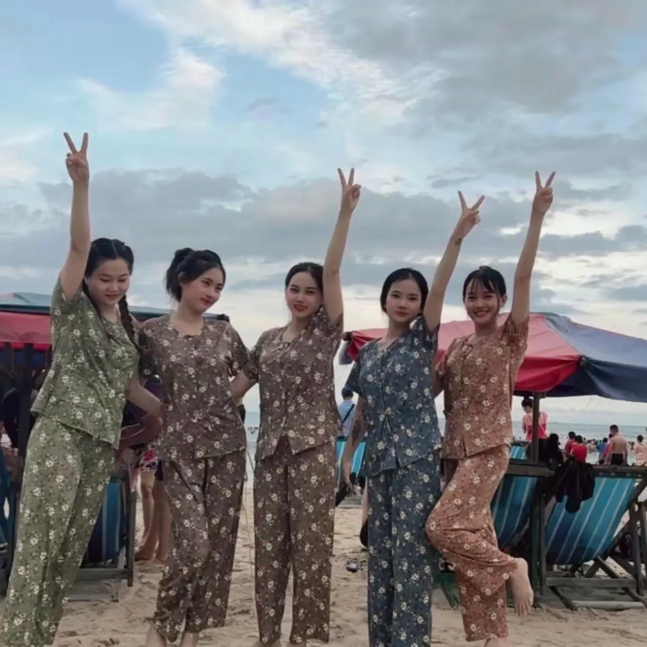 Đồ bộ trung nien cho Ngoại áo cổ tròn ( ko cài nút ) có 2 túi quần , vải thun lạnh. size 35-70kg Nữ Women Top Voi