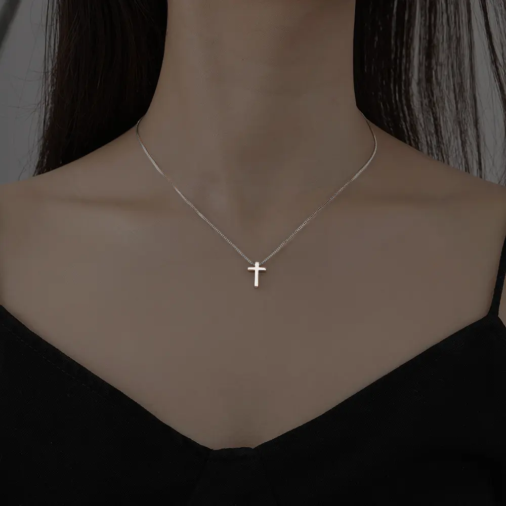 European and American Cross Border Hot Selling Simple Personality Cross Pendant Necklace for Women Ins Cold Style Niche Design Clavicle Chain