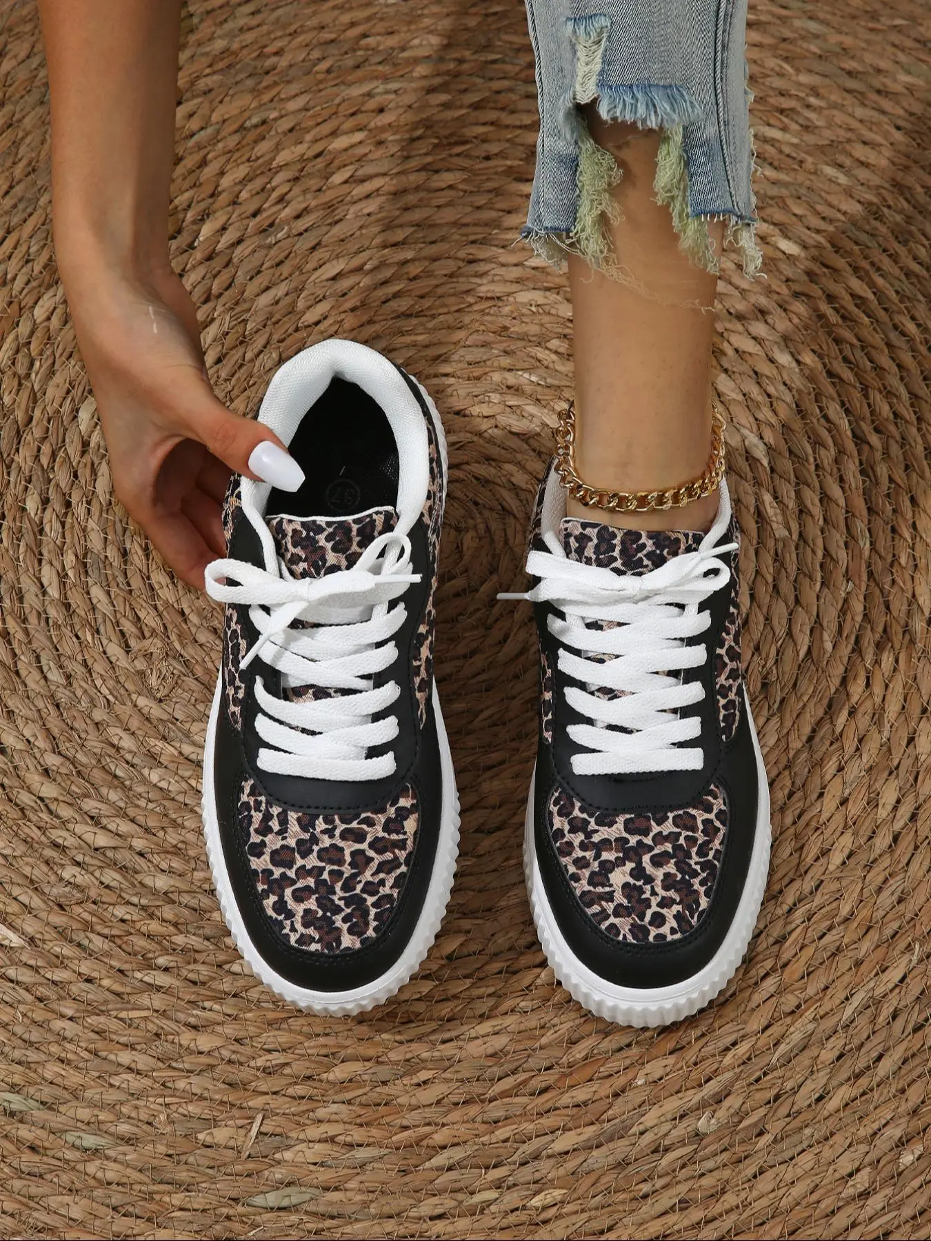 Women's Fashion Leopard Print Lace Up Low Top Sneakers, Casual Comfortable Sports Shoes for Daily Wear, Female All-match Round Toe Shoes for Daily Wear