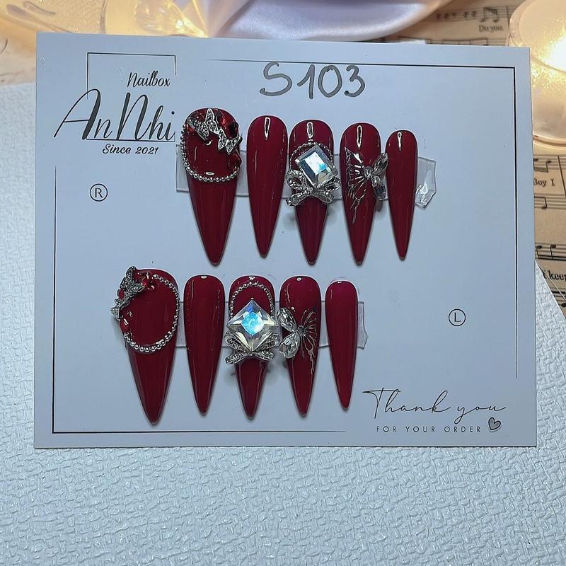 Mã S103 nailbox thiết kế sơn gel đỏ đô tôn da tay đính charm đá style đài trung