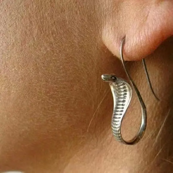 Anting-anting Ular, Mewah Mampu Milik, Elegan mewah, Reka Bentuk Personaliti Selebriti Internet, Trendi pada tahun 2024, Mudah dan Atmosfera, Anting-anting Stud mewah