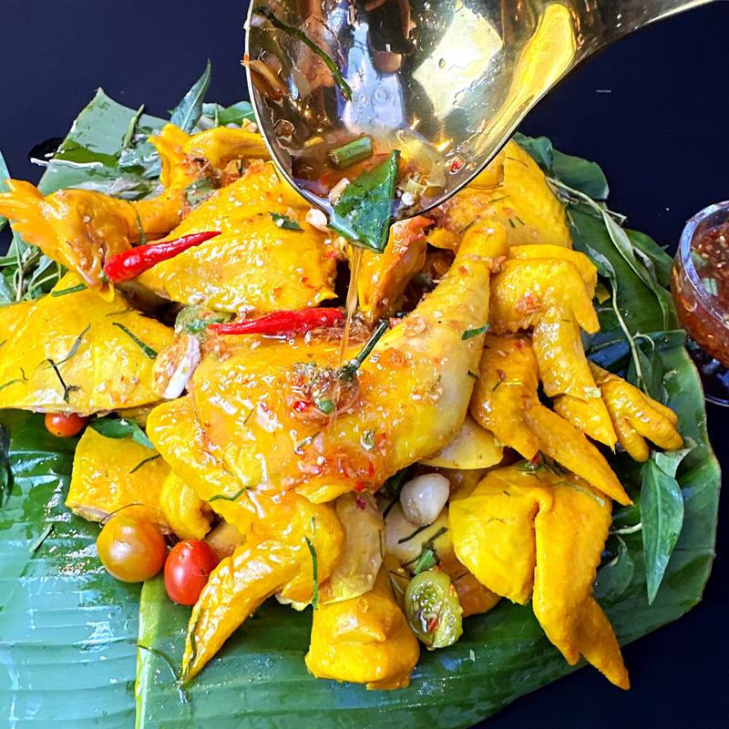 (Ship Các Tỉnh Lân Cận + TpHCM): Combo 02 Con Gà Ri Ủ Muối Nguyên Con (Đủ Đầu Chân) Tặng Mắm Tắc Thái Lan Rất Ngon + Chân Gà Ủ Vị (Ăn Liền Ko Nấu Lại) | Bà Trùm Wongnai