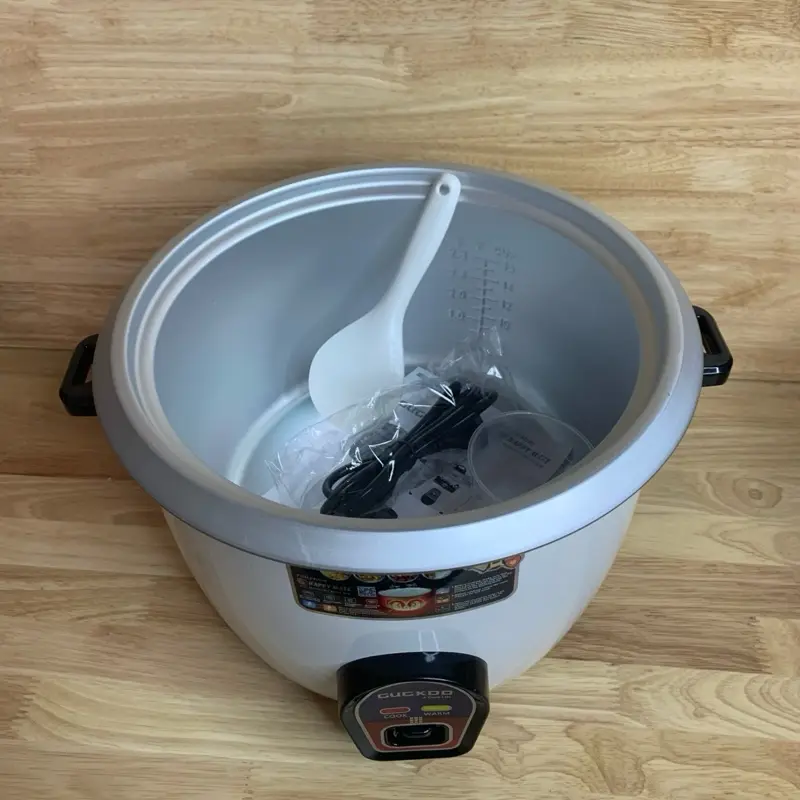 Nấu cơm , nấu canh và các món ăn rất tiện lợi . 3L , 1000W , nắp rời tiện lợi 4