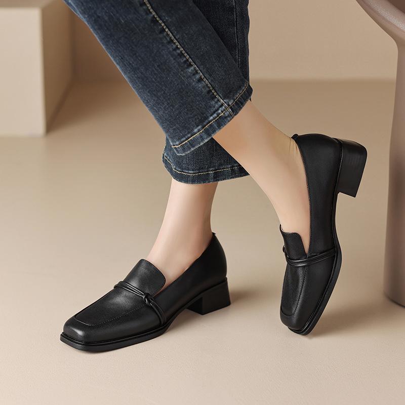 2025 Summer New Fashion Square Toe Shoes For Women Retro British Style Small Leather Shoes New Mid-Heel Single Shoes 3