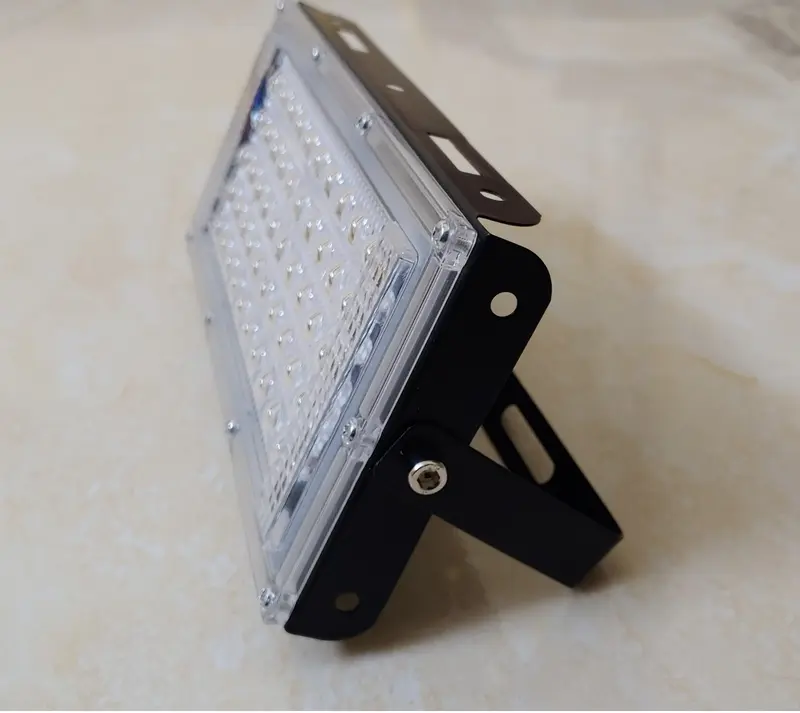 Đèn led pha đổi màu RGB có điều khiển nháy 7 màu kháng nước ip66 ngoài trời 1