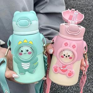 アニマルデザインの真空断熱タンブラー、1個入り。ポータブルなステンレススチール水筒（ストロー付き）。家庭・オフィス・学校用のドリンクウェア、断熱タンブラー。