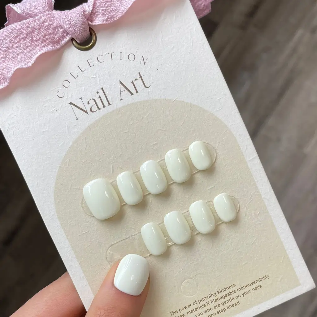 เล็บปลอม ทรงกลมสั้น แฮนด์เมด 100% สีขาวขุ่น สีพื้น เล็บส่องไฟสั้น ใช้ซ้ำได้และถอดออกได้ สำหรับเพ้นท์เล็บ