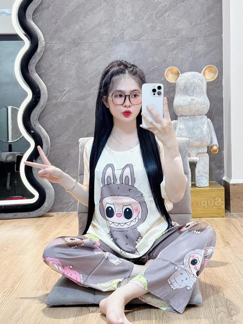 Product Introduction of M (40- 60 Kg) Bộ lụa cổ tròn Labubu lụa mịn 2CE 2