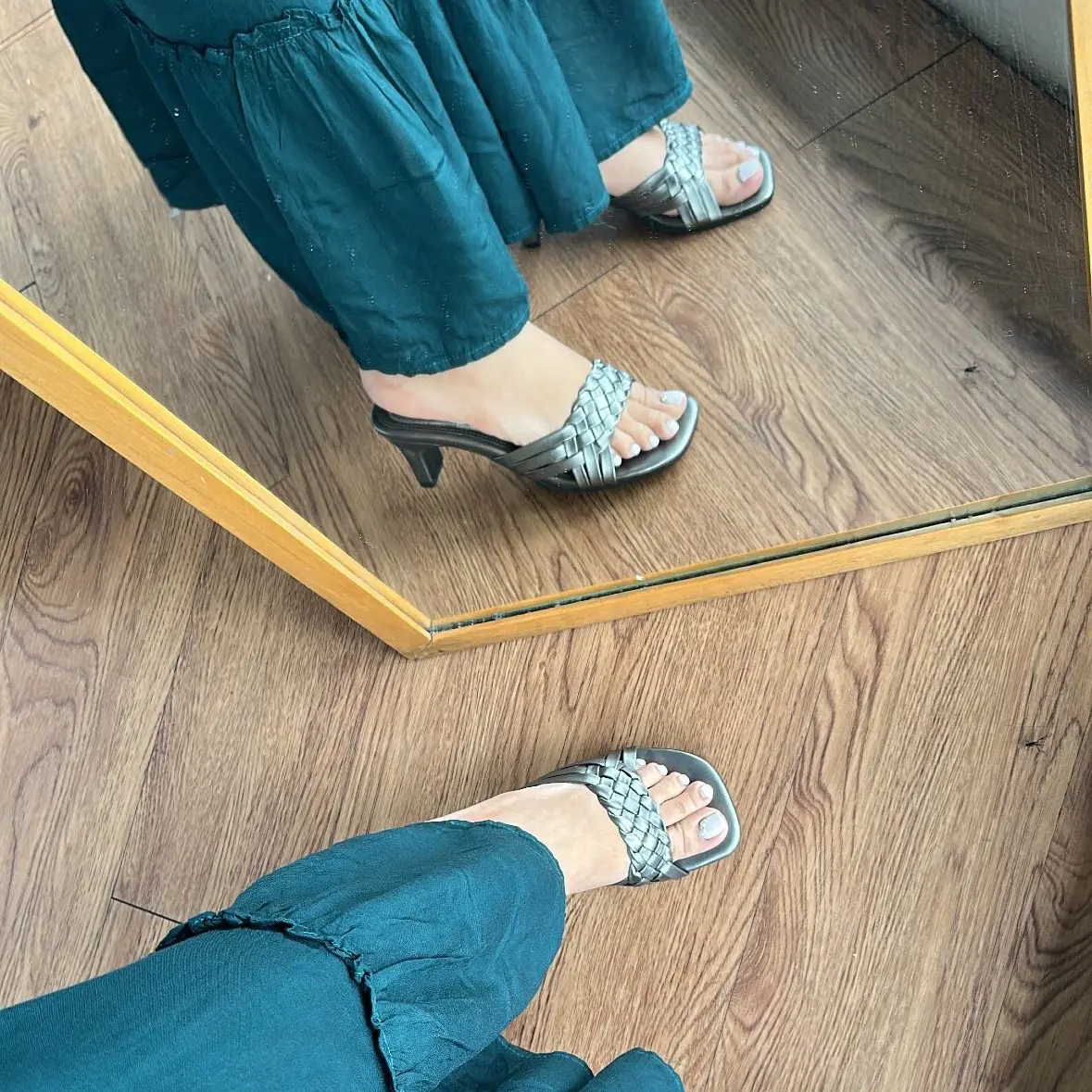 KITTY HEELS