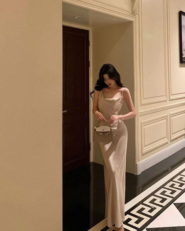 Váy 2 Dây Thanh Thoát Chất Liệu Lụa Mềm Mại - Silk Dress