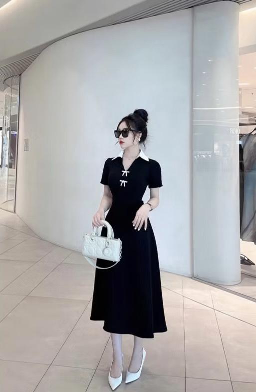 Product Introduction of Đầm tuyết mưa cổ V kèm tag đá 35