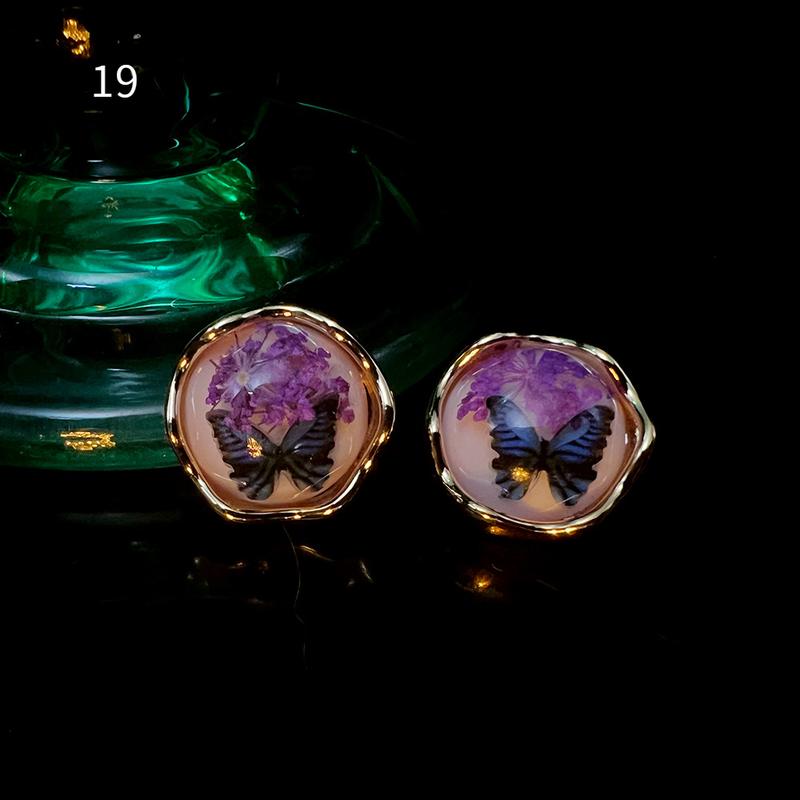 Product Introduction of 3 Pairs of French Ancient Amber Dried Flower Hot-Sale Earrings Combination Link Original Niche Gold Plated S925 High-Grade Earrings 23