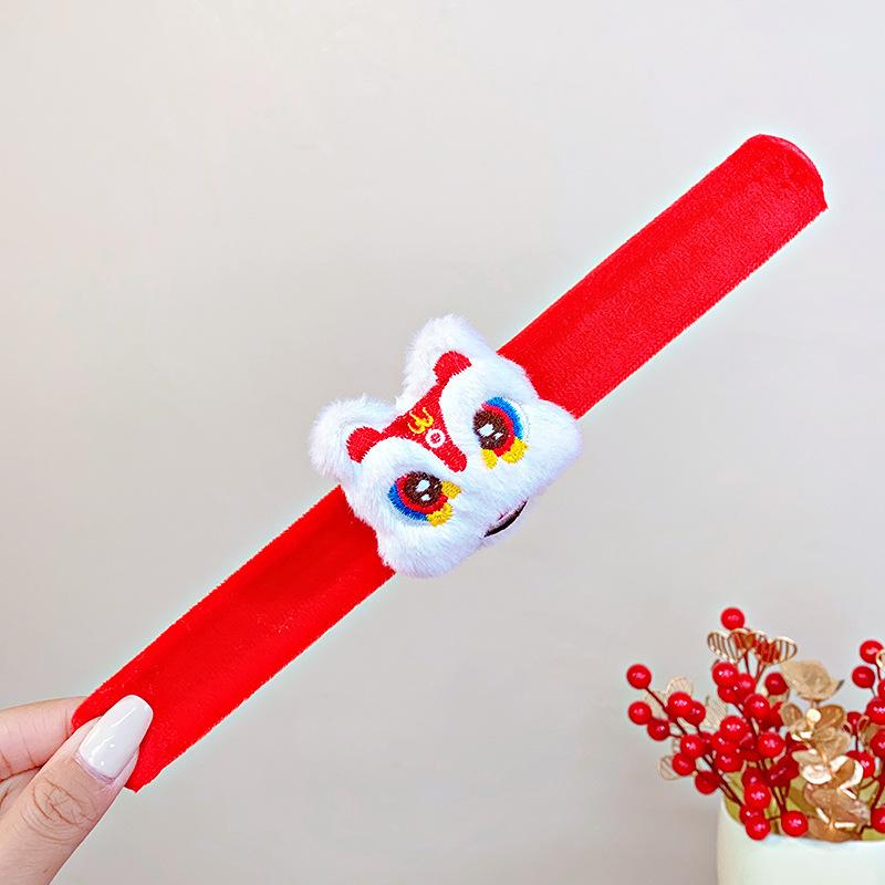 Product Introduction of Scrunchies màu đỏ, vòng tay đa chức năng, búp bê dễ thương, vòng tay vải nỉ Mũ Cài Tóc, quà tặng lễ hội mùa xuân, phụ kiện thời trang trẻ em, năm mới 2025, AKKU 11