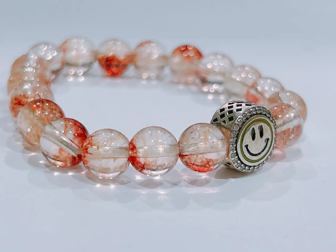 VÒNG TAY BÁN QUÝ THẠCH ANH ƯU LINH ĐỎ CÓ GẮN CHARM BẠC