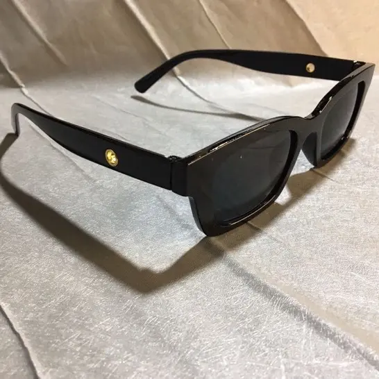 Kacamata Locs Hitam