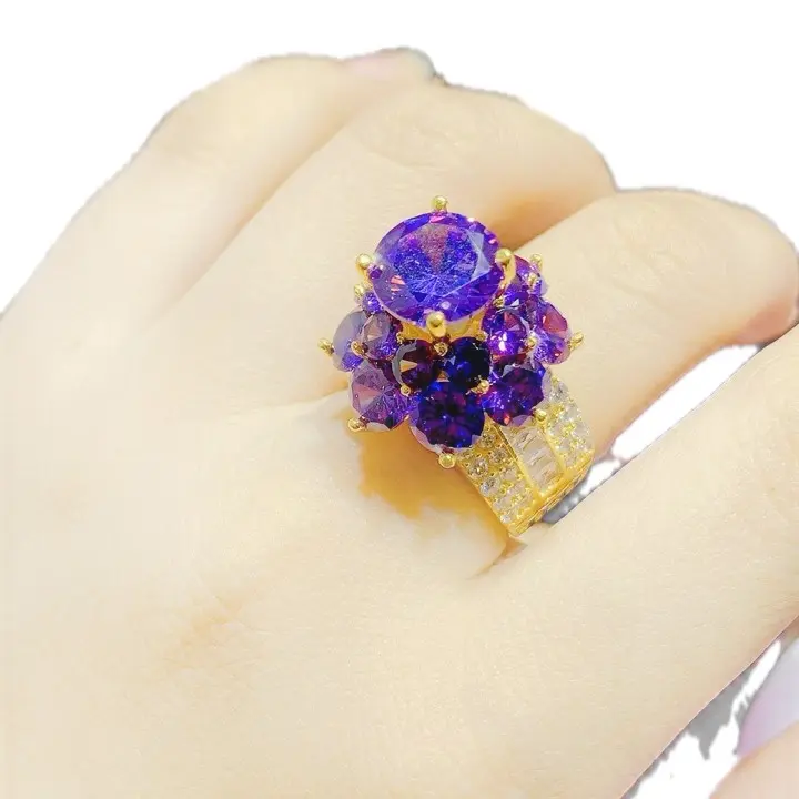 Nhẫn đồng nữ hoàng đính đá