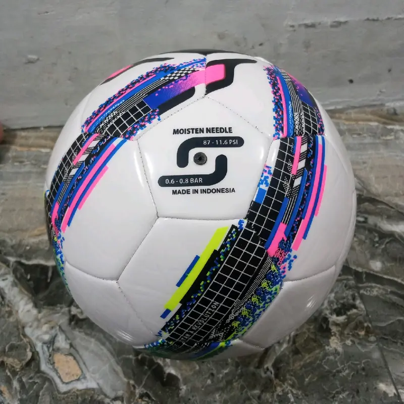 Bola Sepak size 5 paket lengkap pompa pentil dan jaring 0