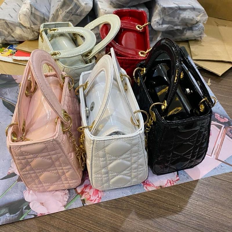 Túi xách nữ túi đeo chéo dáng hộp vuông size 19 đựng vừa đt da bóng kèm chùm móc hàng loại đẹp