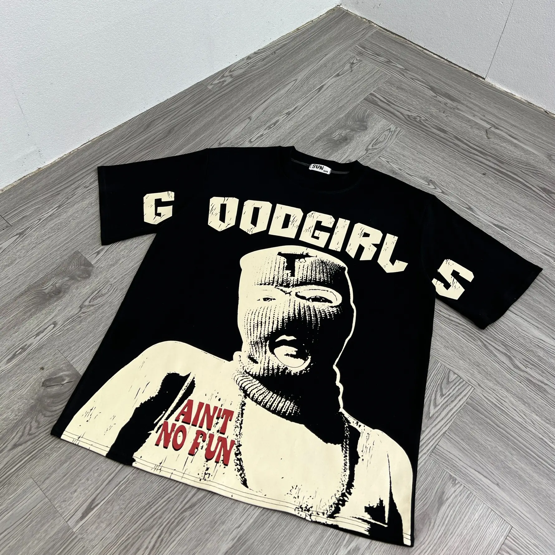 ÁO PHÔNG ĐEN COTTON GOOD GIRLS AL Menswear Cổ Tròn HÌNH Kem