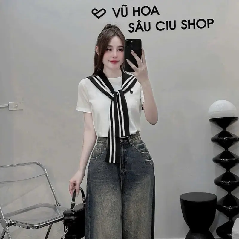 Áo cotton phối khăn quàng trẻ trung