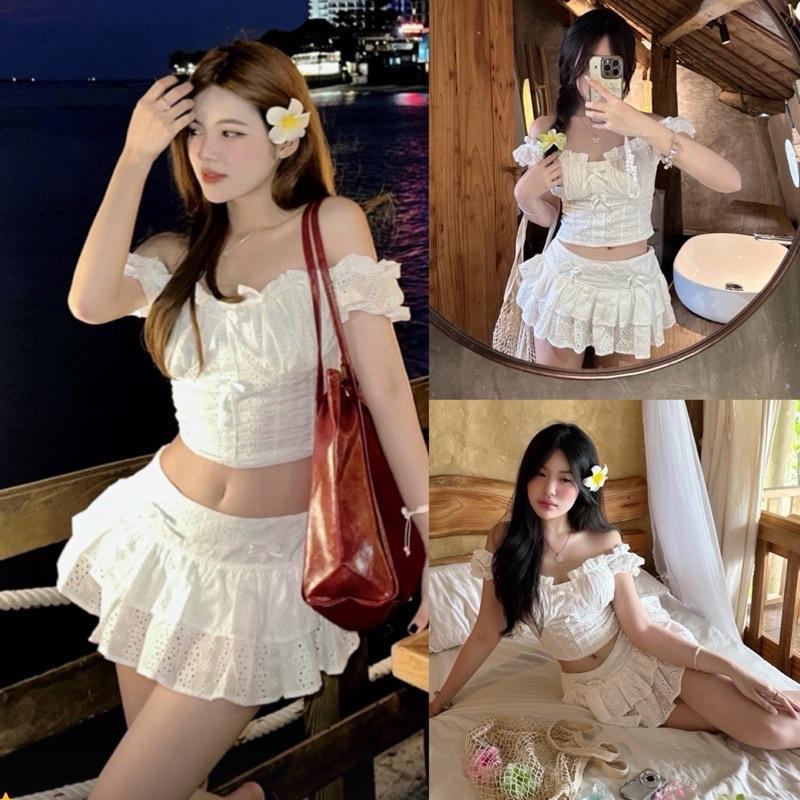 ￼[CÓ MÚT ĐỆM NGỰC] Set áo trễ vai và chân váy ngắn cạp trễ hoa trắng gắn nơ cho mùa đi biển Sen Voi Nữ Women Lịch Quần Tre