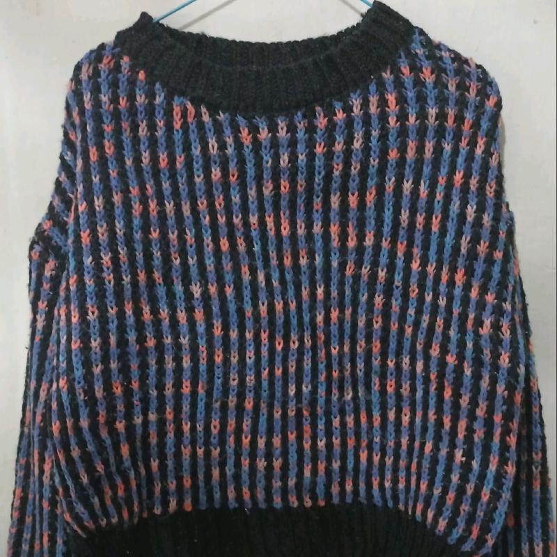 rajut balon tebal  Santai Crew Neck Hitam 0