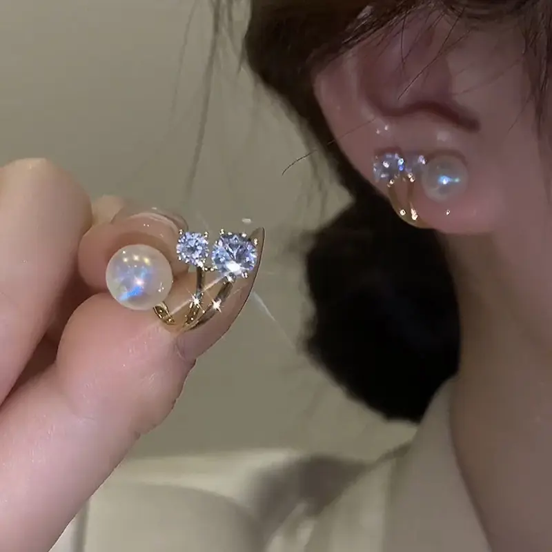 Korean Earing Pearl Claw Ear Hook Clip Earrings for Women Gold Color Zircon Crystal Earrings Fashion Jewelry New Year Gift