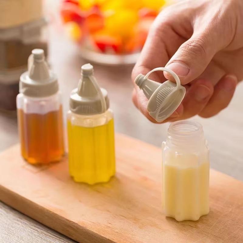 Product Introduction of 4PCS Mini Squeeze Bottles Ketchup Condiment Sauce Bottle Honey Mustard Salad Dressing Sauce Bento Container Kitchen Accessories 20