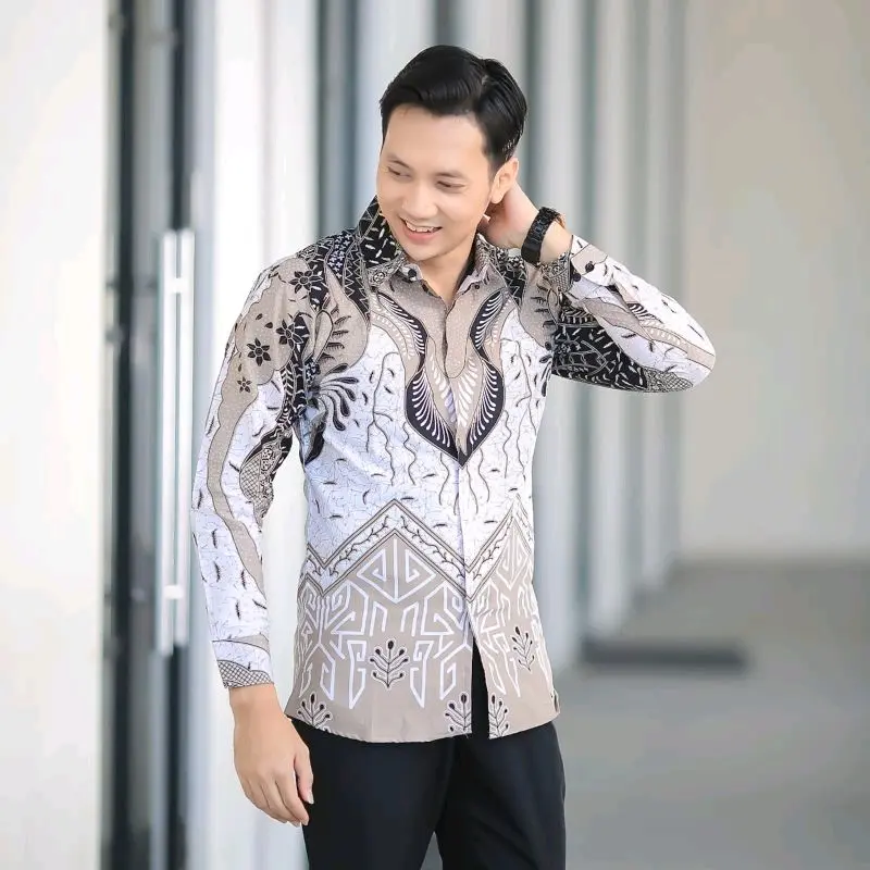 Piramid Baju Batik Pria Putih Lengan Panjang Slimfit Lapis Furing Katun Halus Premium Modern Sragenan