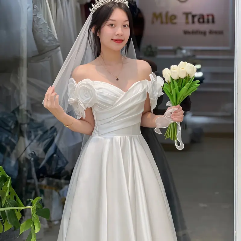 CDP152- Váy cưới đi bàn - đầm cưới thiết kế trễ vai hoa- váy cưới xoè,váy đi bàn xòe trễ vai xếp ly che bụng. 4