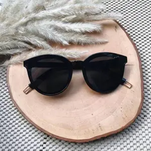 Kacamata Hitam Wanita  Frame Oval Anti UV  Aksesoris Fashion Sunglasses  Eyewear