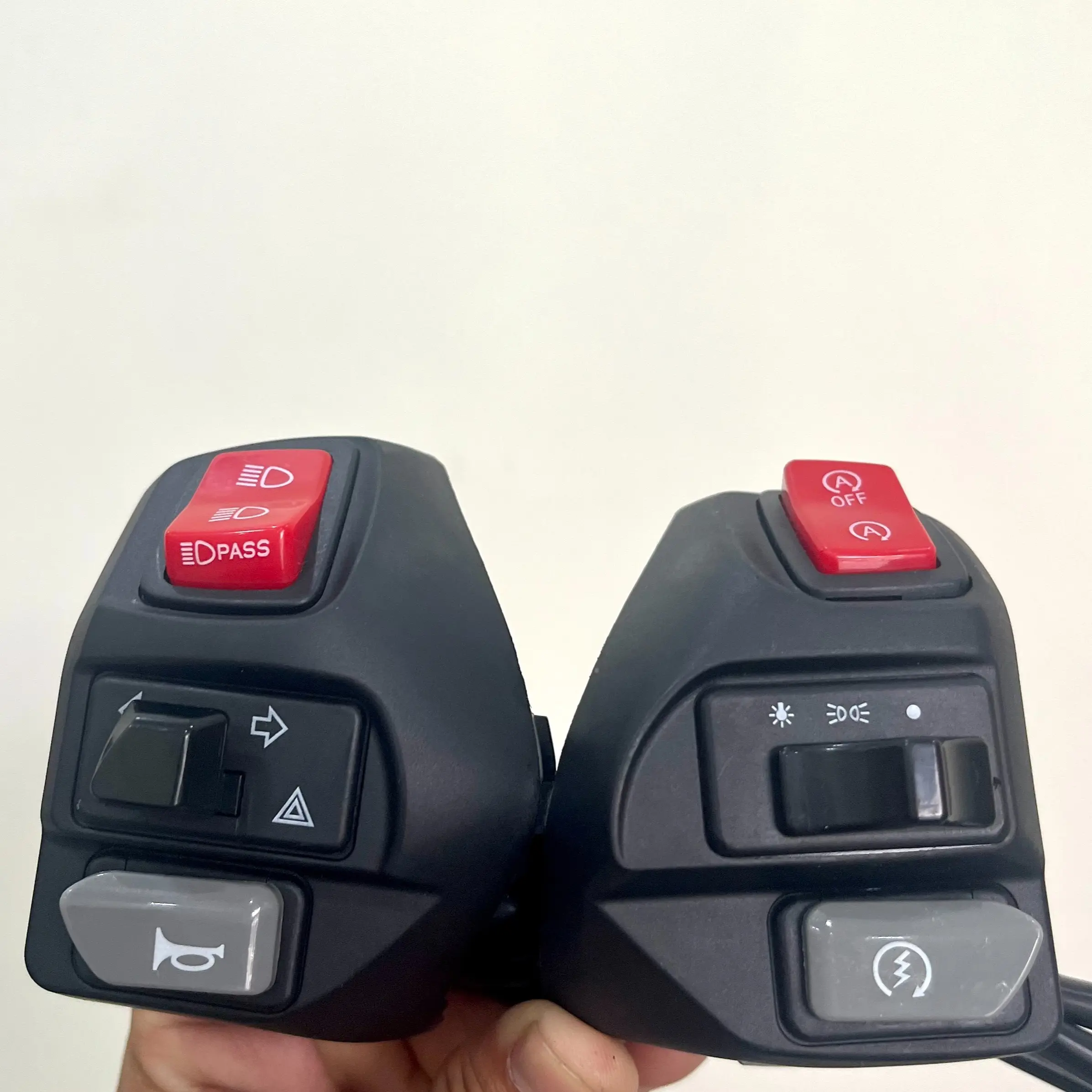 Cặp cùm công tắc NVX Có PASSING NVX155 NVX125 - lắp được NVX Jupiter Ex135 Mio Nouvo Janus Exciter 135 ( Mẫu Mới Có DEMI )
