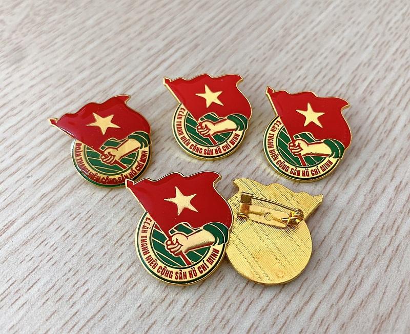  Combo 3 cái HUY HIỆU ĐOÀN VÀNG GHIM ÁO Voi Cua Voi Cua Voi Cua Voan Càng Cua Voan Càng Cua 