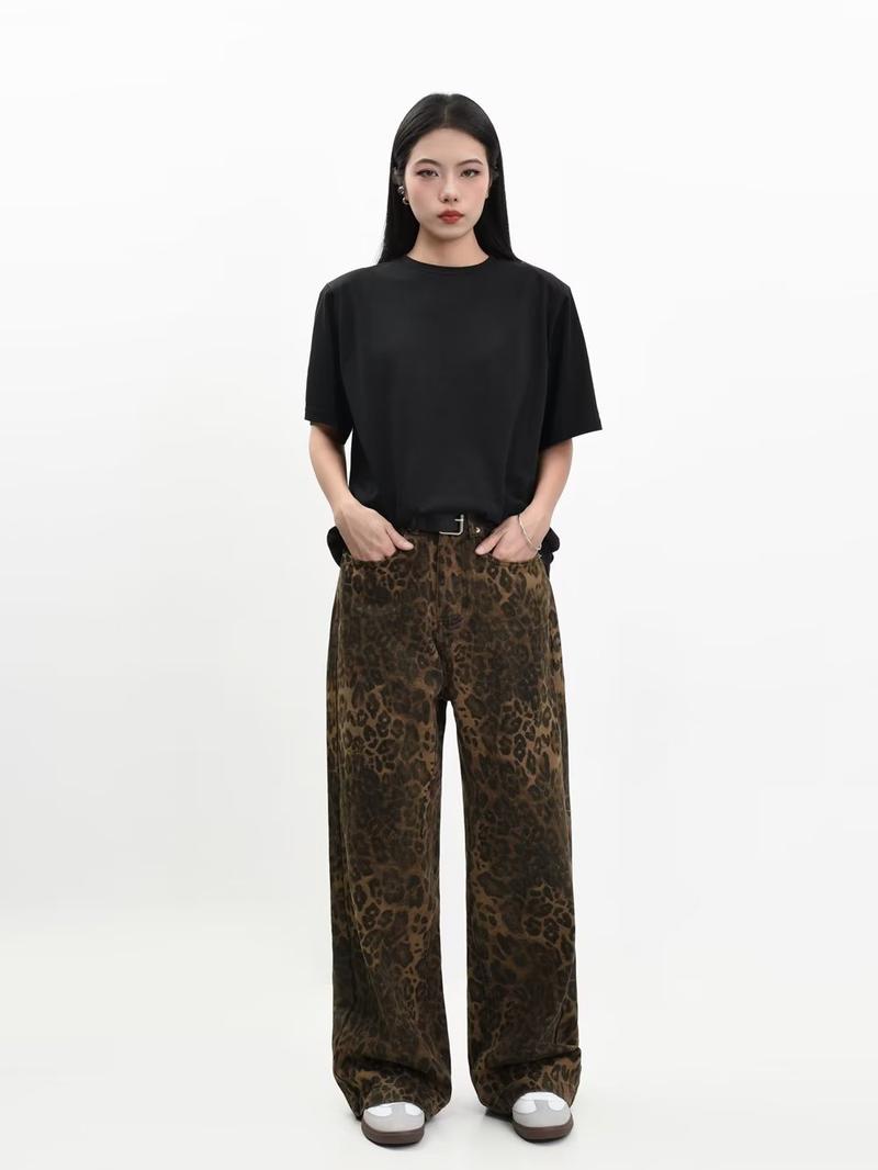 Product Introduction of 2025 New Vintage American Style Leopard Print Jeans - Loose Straight Leg Unisex Retro Pants | Trendy Casual Streetwear for Men & Women 25