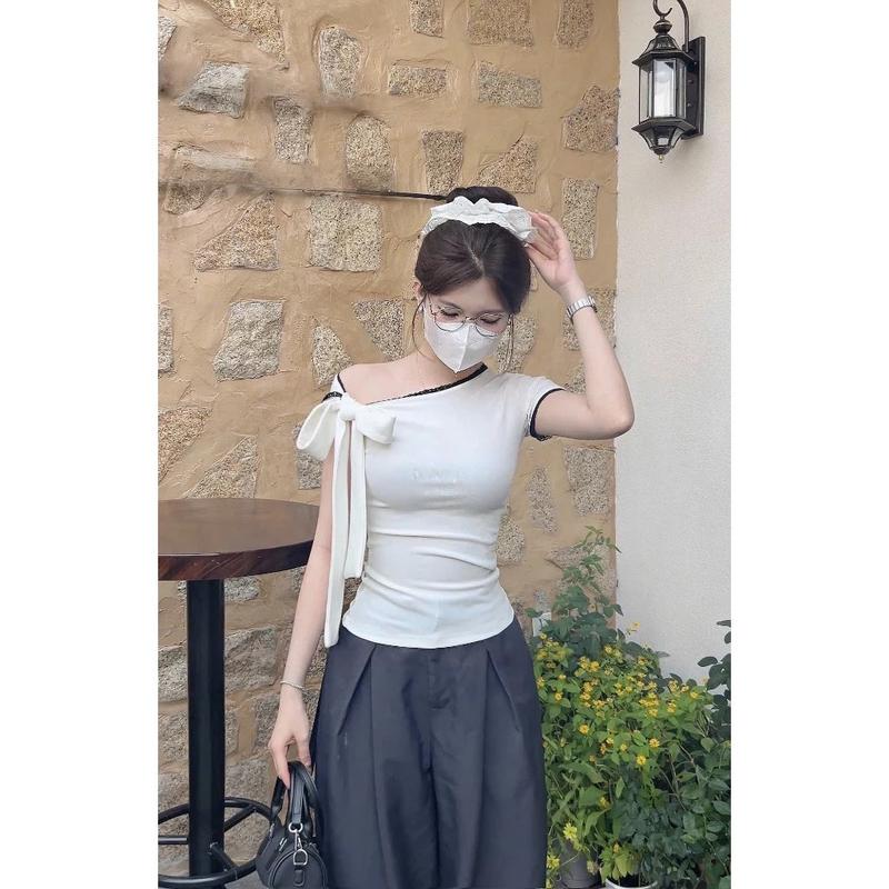 BARE_Áo Thun Nữ Lệch Vai Tay Ngắn Phối Ren Kèm Dây Cột Nơ, Áo Thun Nữ Tay Ngắn Phối Ren Buộc Nơ_A451 Women Top Nhung Kem Voi Sơ Mi 8